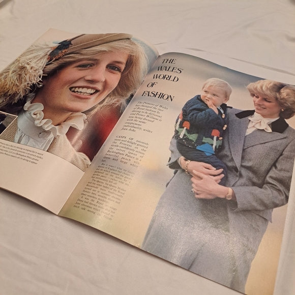 Majesty Magazine Volume 4 No 8 December 1983 Printed In England Royal Family - Picture 8 of 9